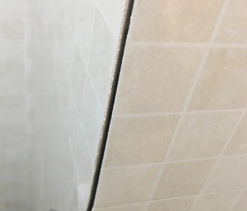 靖宇瓷砖空鼓维修公司分享阳台瓷砖脱落的修复过程可以分为以下几个步骤